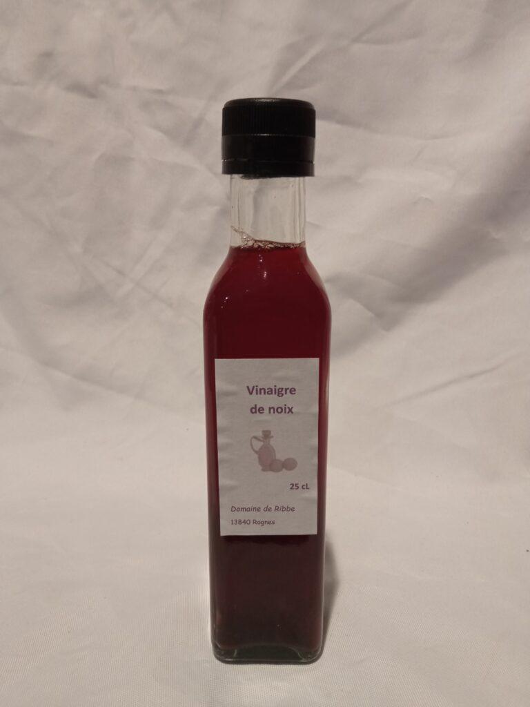 bouteille de Vinaigre de noix- production Domaine de Ribbe